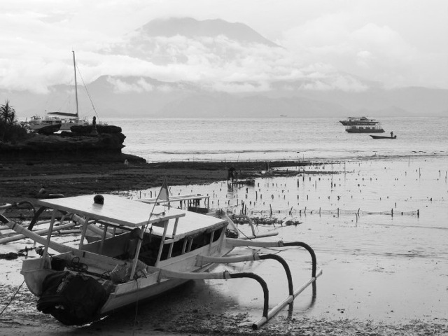 Nusa Lembongan, con alcuni dei suoi paletti omicida. (foto d'archivio della moglie di Uncle Rod)