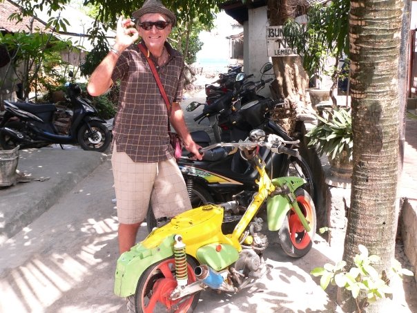 Il mezzo di Uncle Rod a Bali, Stile a badilate (foto della moglie di Uncle Rod)